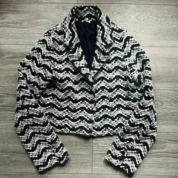POL Jackets & Blazers - POL Black and White Wave Patter Cropped Long Sleeve Blazer Jacket Size S